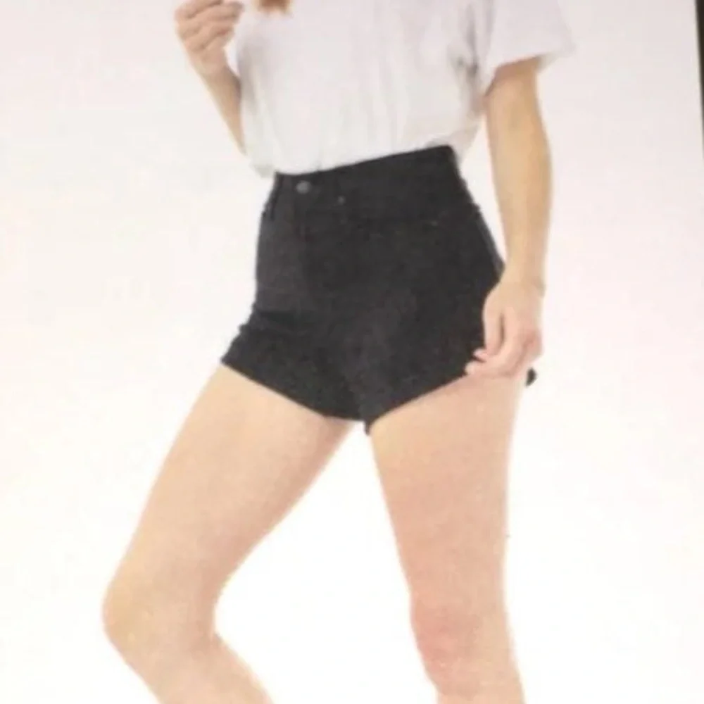 Celebrity pink curvy high-rise shorts, size 25 - Picture 2 of 8